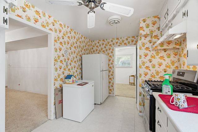 1301 Colonial Court, Arlington, TX 76013