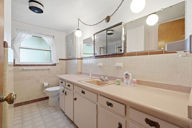 1301 Colonial Court, Arlington, TX 76013
