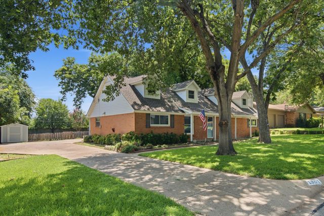 1301 Colonial Court, Arlington, TX 76013