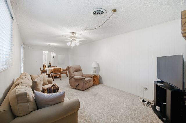 1301 Colonial Court, Arlington, TX 76013