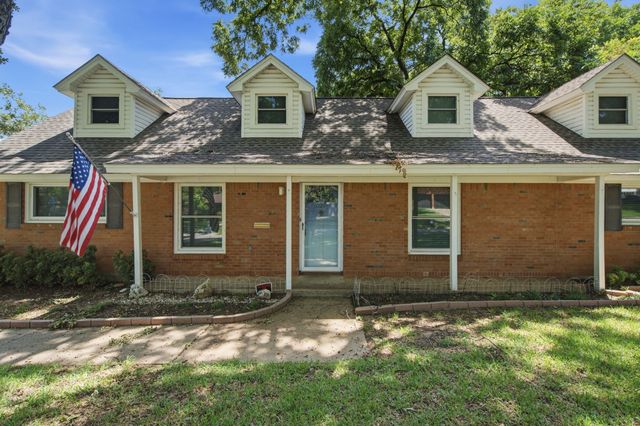 1301 Colonial Court, Arlington, TX 76013