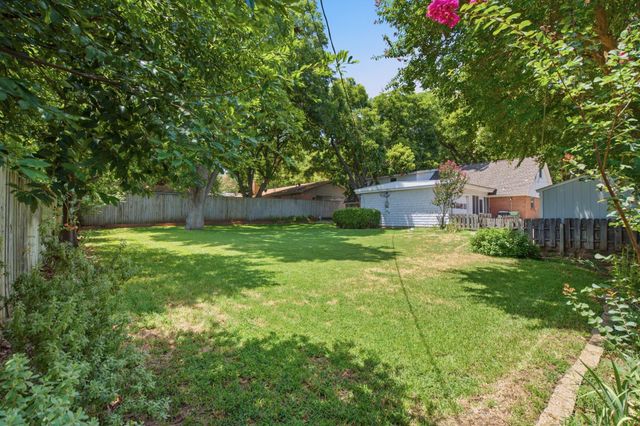 1301 Colonial Court, Arlington, TX 76013