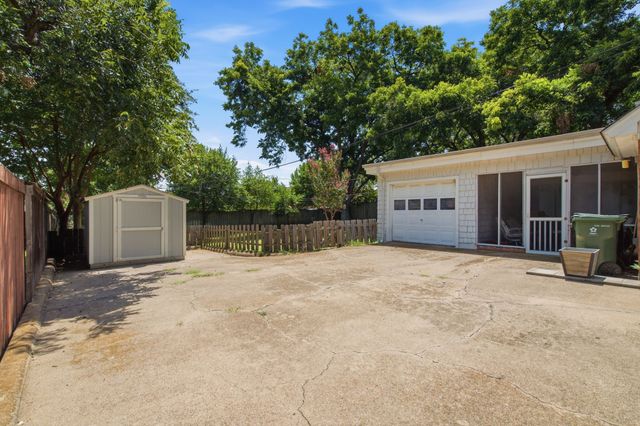 1301 Colonial Court, Arlington, TX 76013