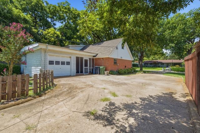 1301 Colonial Court, Arlington, TX 76013