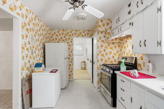 1301 Colonial Court, Arlington, TX 76013
