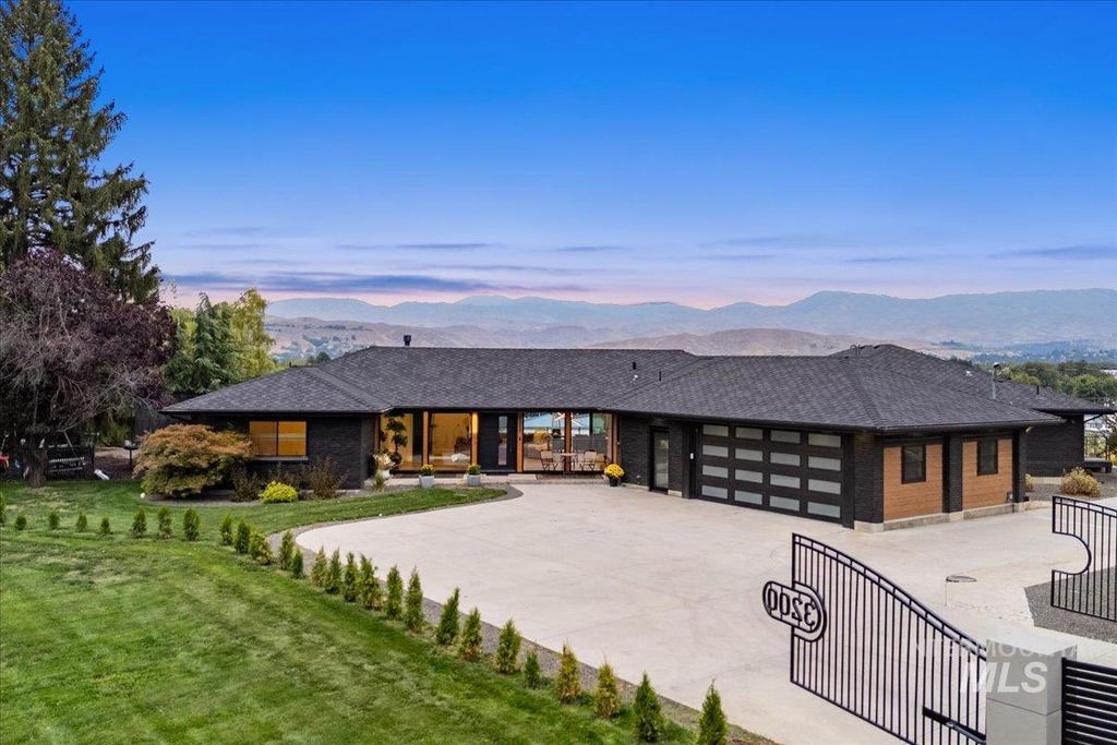 3200 N Mountain View Dr, Boise, ID 83704