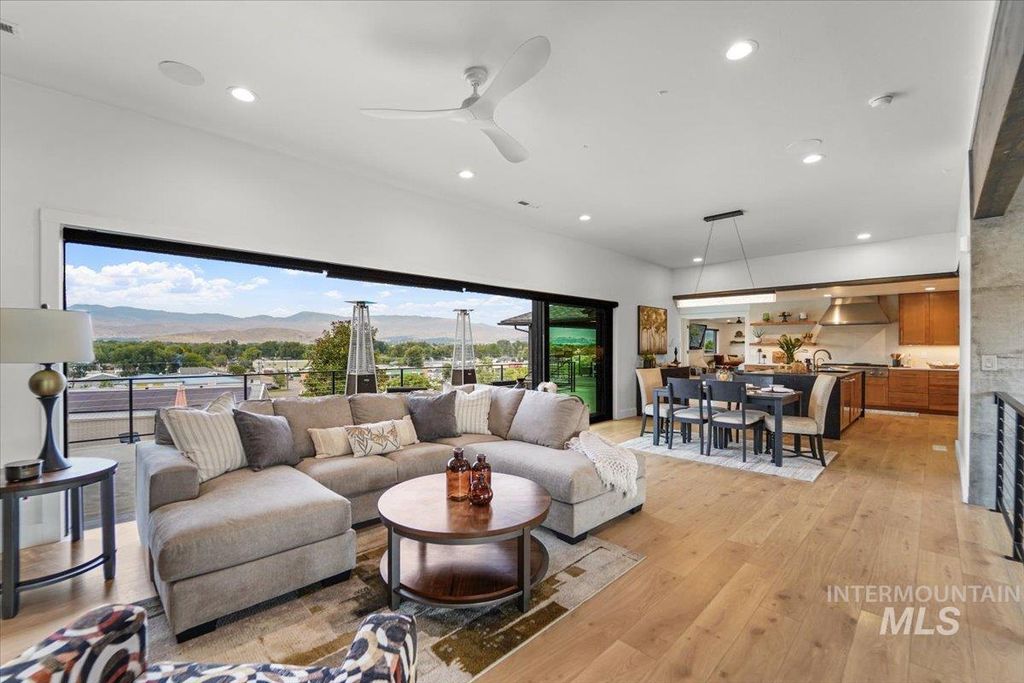 3200 N Mountain View Dr, Boise, ID 83704 photo 10