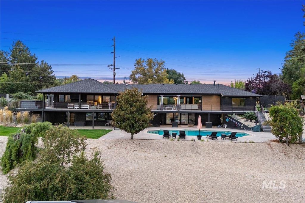 3200 N Mountain View Dr, Boise, ID 83704 photo 2