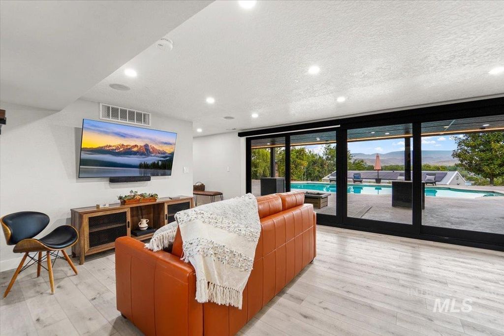 3200 N Mountain View Dr, Boise, ID 83704 photo 28