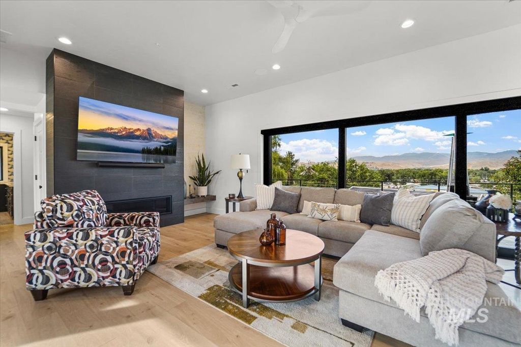 3200 N Mountain View Dr, Boise, ID 83704 photo 8