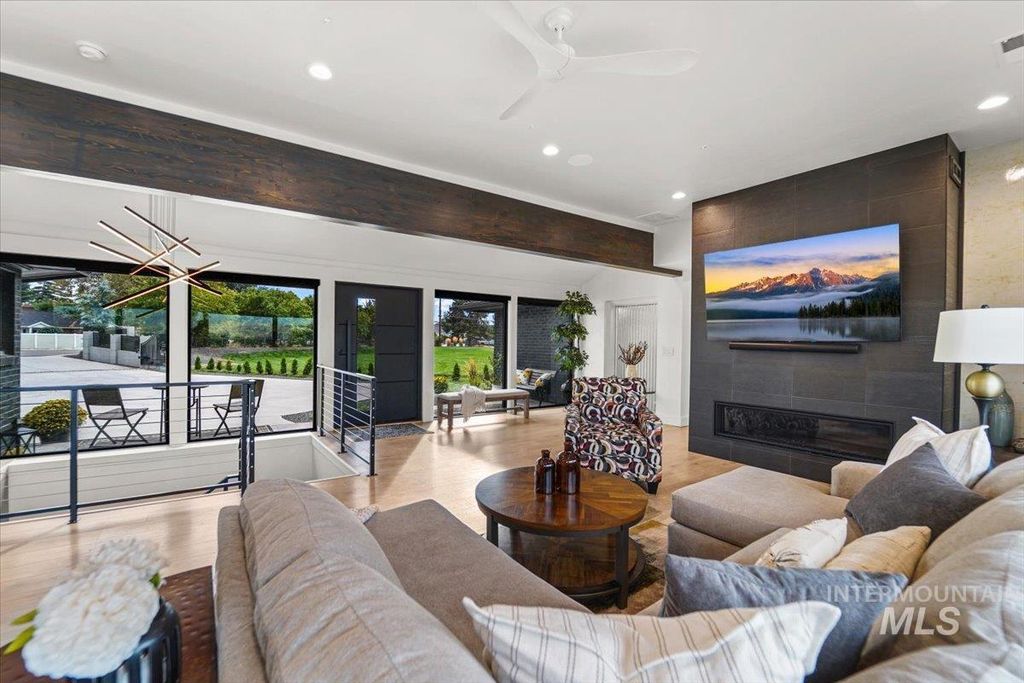 3200 N Mountain View Dr, Boise, ID 83704 photo 9