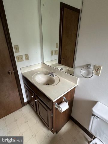 567 TURNPIKE RD, Elizabethtown, PA 17022