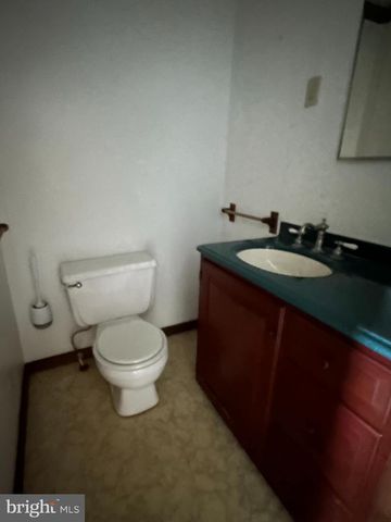567 TURNPIKE RD, Elizabethtown, PA 17022
