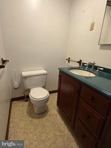 567 TURNPIKE RD, Elizabethtown, PA 17022