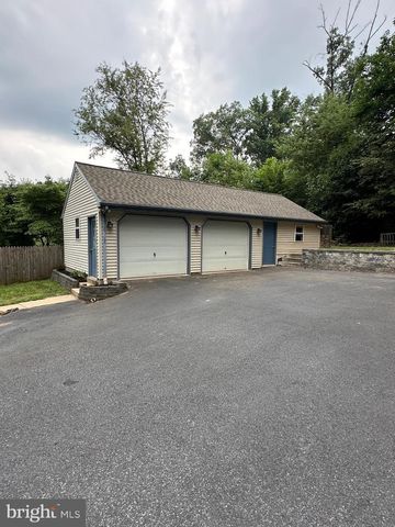 567 TURNPIKE RD, Elizabethtown, PA 17022