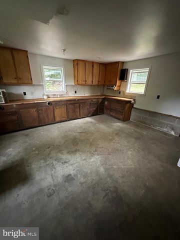 567 TURNPIKE RD, Elizabethtown, PA 17022