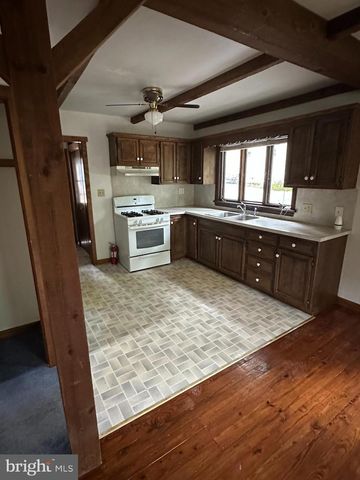 567 TURNPIKE RD, Elizabethtown, PA 17022