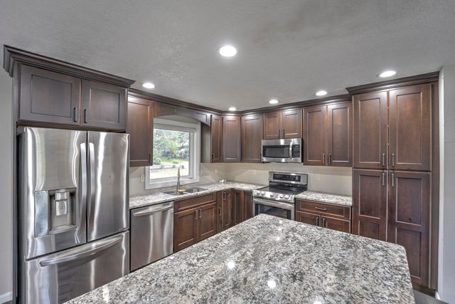 5 Glacial Court, Minot, ND 58703