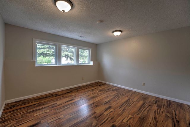 5 Glacial Court, Minot, ND 58703