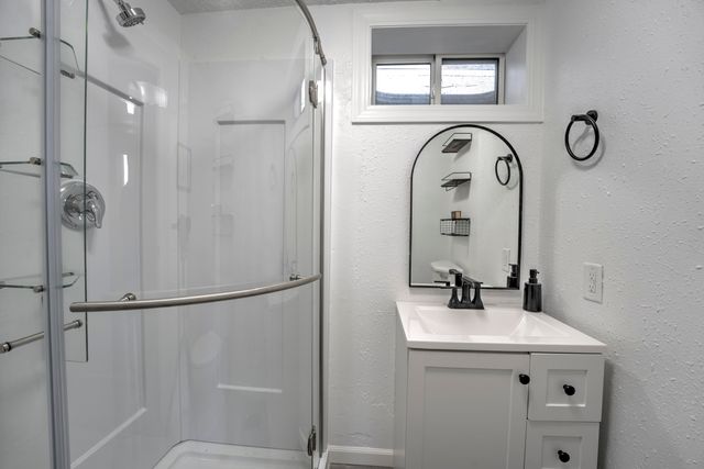 5 Glacial Court, Minot, ND 58703