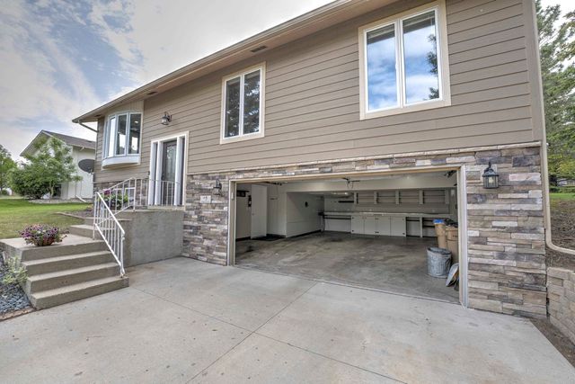 5 Glacial Court, Minot, ND 58703