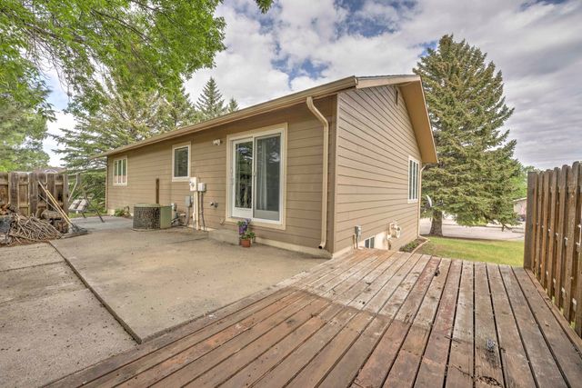 5 Glacial Court, Minot, ND 58703