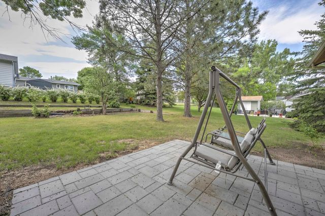 5 Glacial Court, Minot, ND 58703