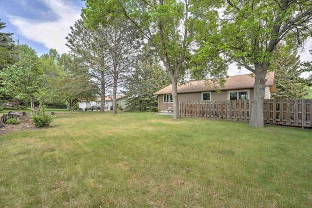 5 Glacial Court, Minot, ND 58703
