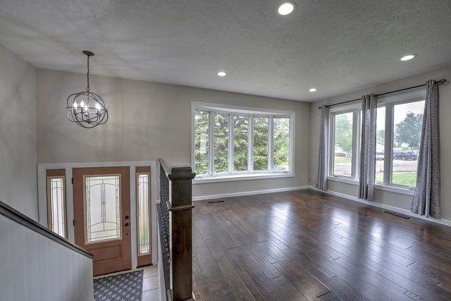 5 Glacial Court, Minot, ND 58703