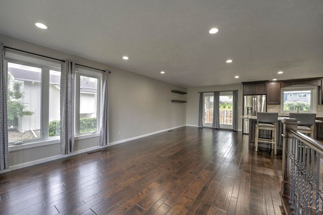 5 Glacial Court, Minot, ND 58703