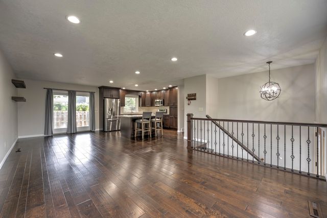 5 Glacial Court, Minot, ND 58703