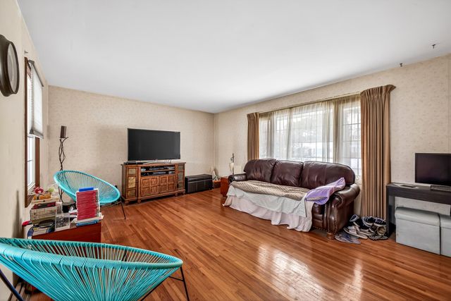 936 S Division Street, Whitehall City, MI 49461