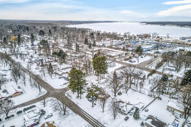 936 S Division Street, Whitehall City, MI 49461