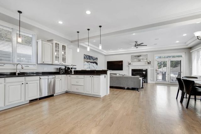 11241 S Central Park Avenue, Chicago, IL 60655
