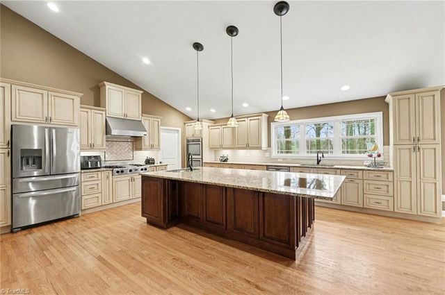 2085 Huntington Woods Drive, Lexington, NC 27295