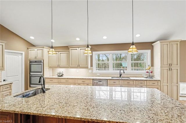 2085 Huntington Woods Drive, Lexington, NC 27295