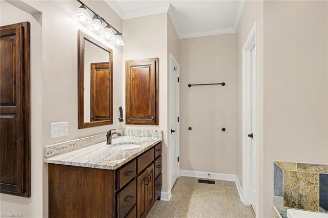 2085 Huntington Woods Drive, Lexington, NC 27295