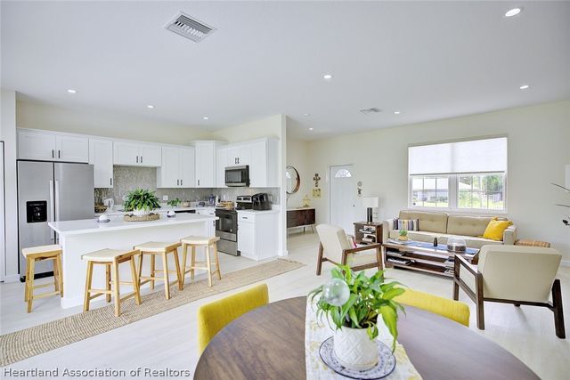 109 Fire Island Avenue NE, Lake Placid, FL 33852