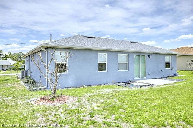 109 Fire Island Avenue NE, Lake Placid, FL 33852