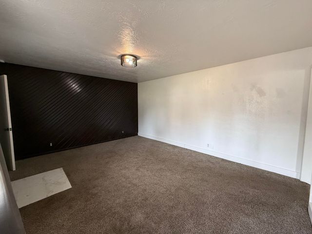 1040 E Cherokee Street, Springfield, MO 65807