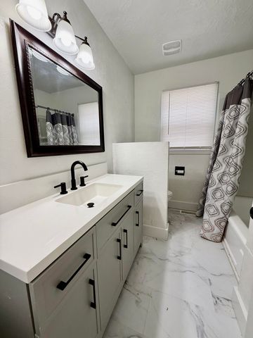 1040 E Cherokee Street, Springfield, MO 65807