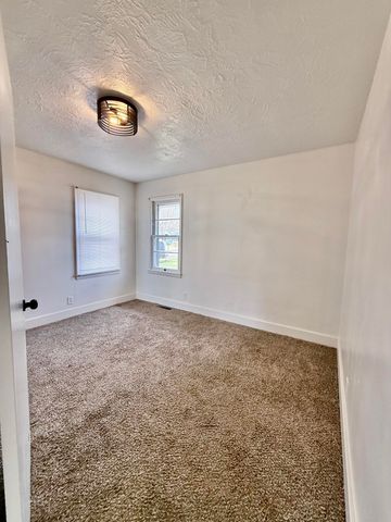 1040 E Cherokee Street, Springfield, MO 65807