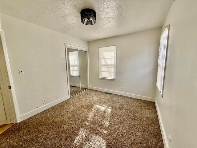 1040 E Cherokee Street, Springfield, MO 65807