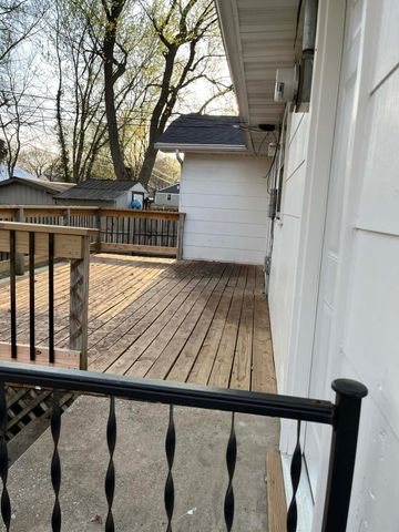 1040 E Cherokee Street, Springfield, MO 65807