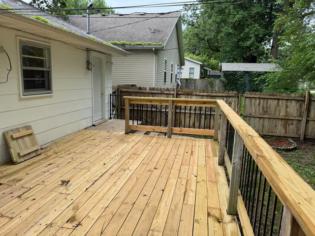 1040 E Cherokee Street, Springfield, MO 65807