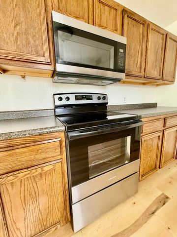 1040 E Cherokee Street, Springfield, MO 65807