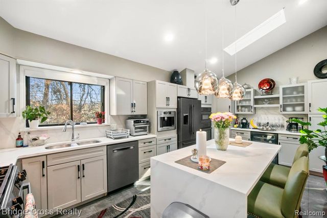 24459 Bloomington Court, Franklin, MI 48025