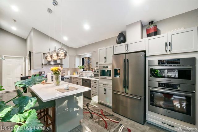 24459 Bloomington Court, Franklin, MI 48025