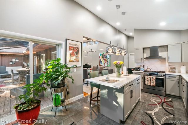 24459 Bloomington Court, Franklin, MI 48025