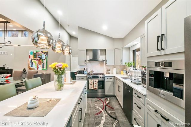 24459 Bloomington Court, Franklin, MI 48025